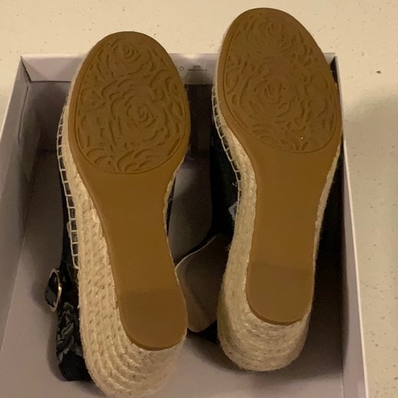 TARYN by Taryn Rose Winda Wedge Sandal in Denim NIB - Picture 5 of 6